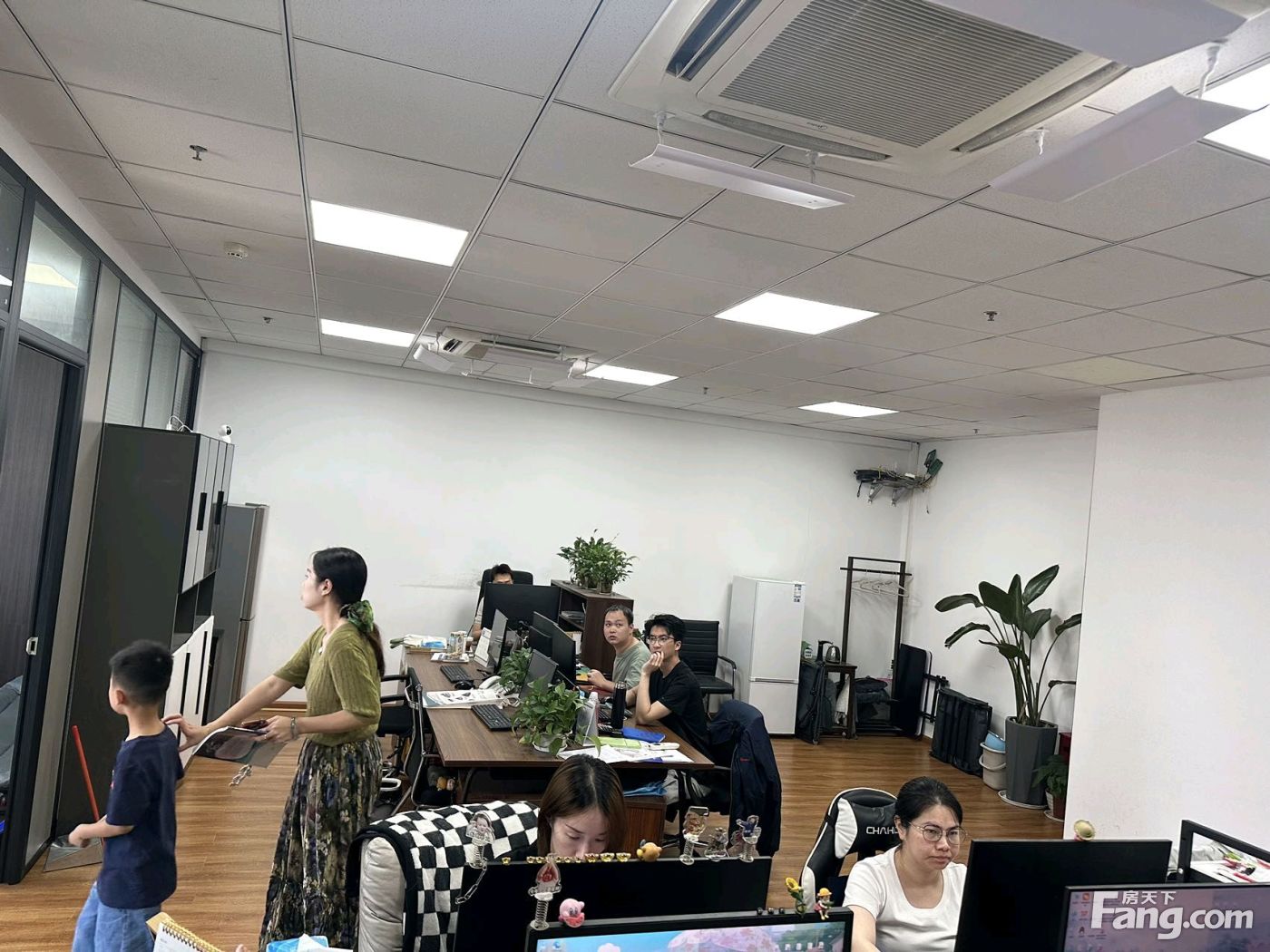 新出 潘火地铁口 和荣大厦高层两隔间 预约看房