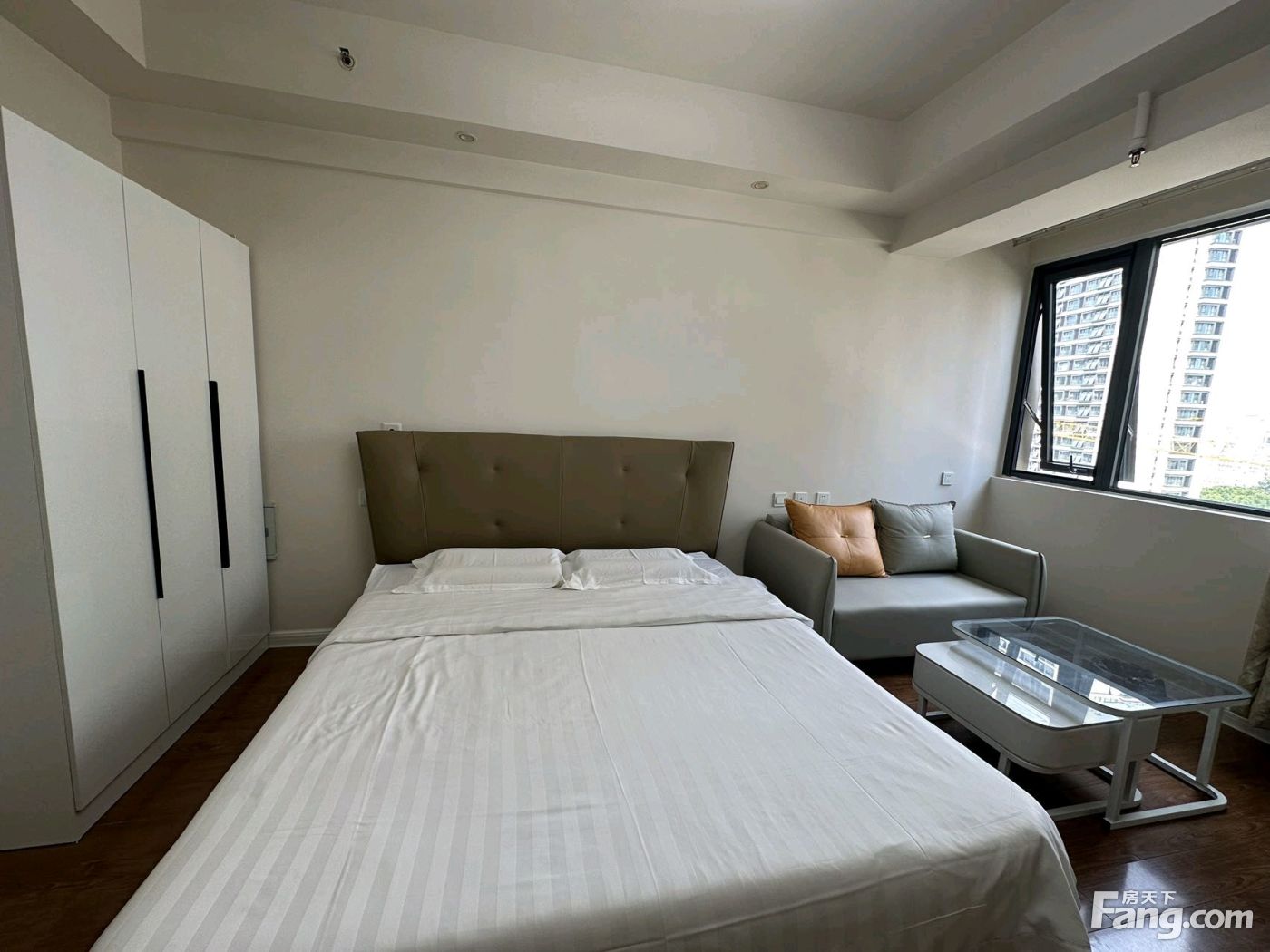 胜利街中医院阳光100高层10楼50平精装年前一口价699月