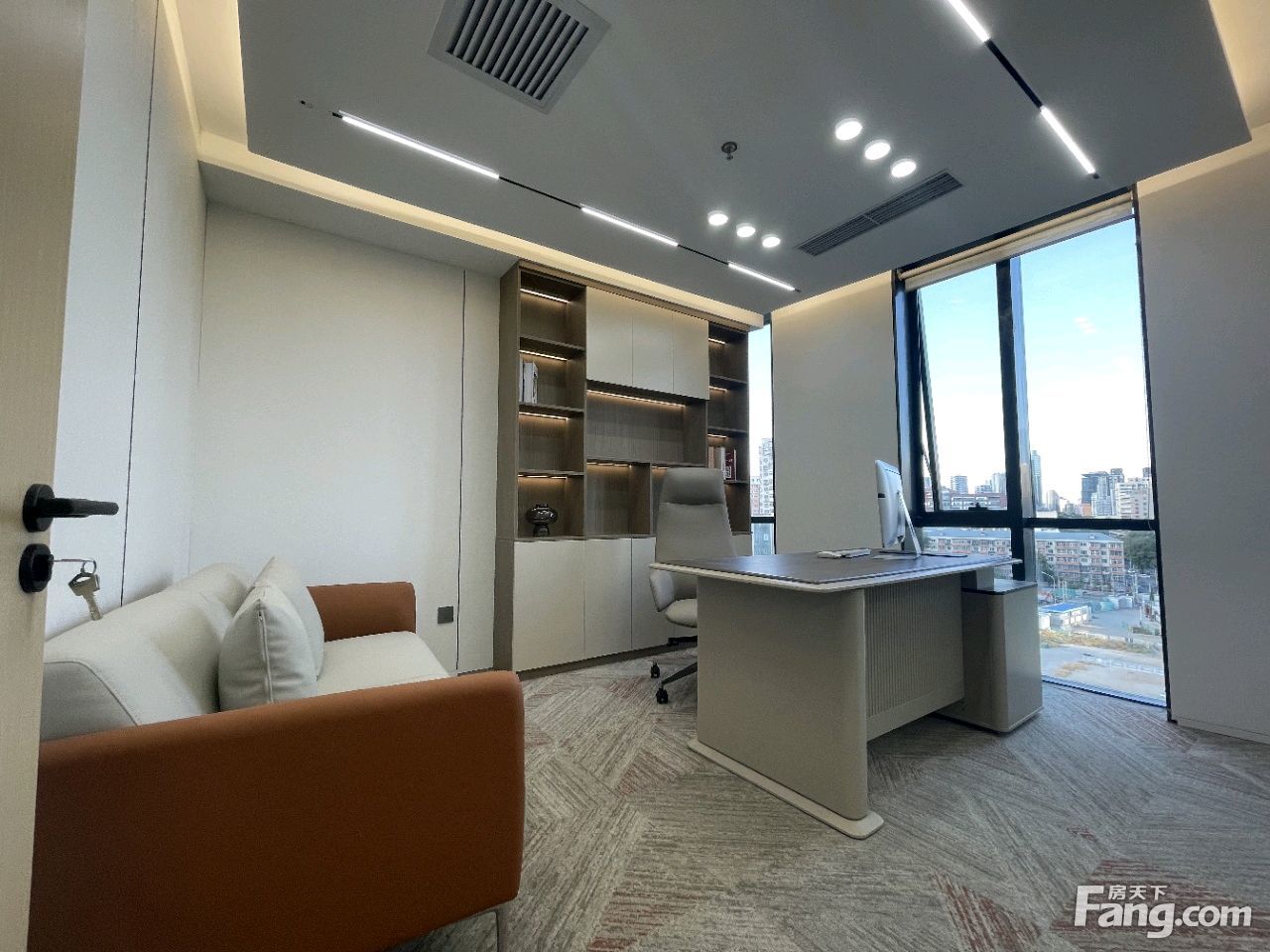 呼家楼东大桥地铁朝外SOHO 218平豪装全套家具特价急租