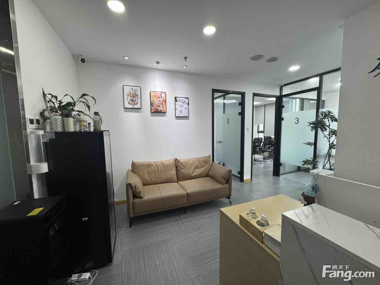新中关大厦、地铁上盖 精装修 朝南向 户型方正