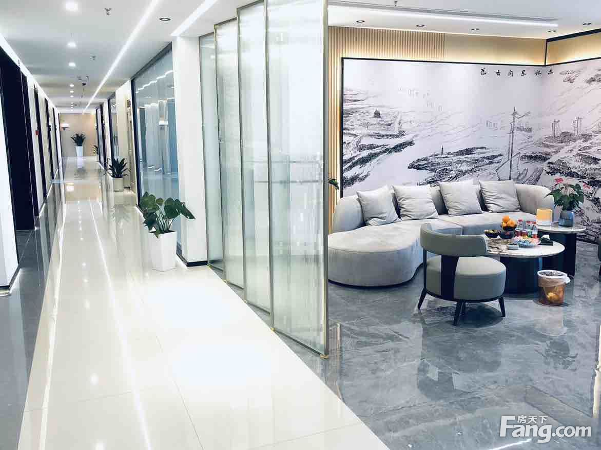 地铁商务大厦精装130方 朝向东 格局3+1 晶晖 越都深蓝