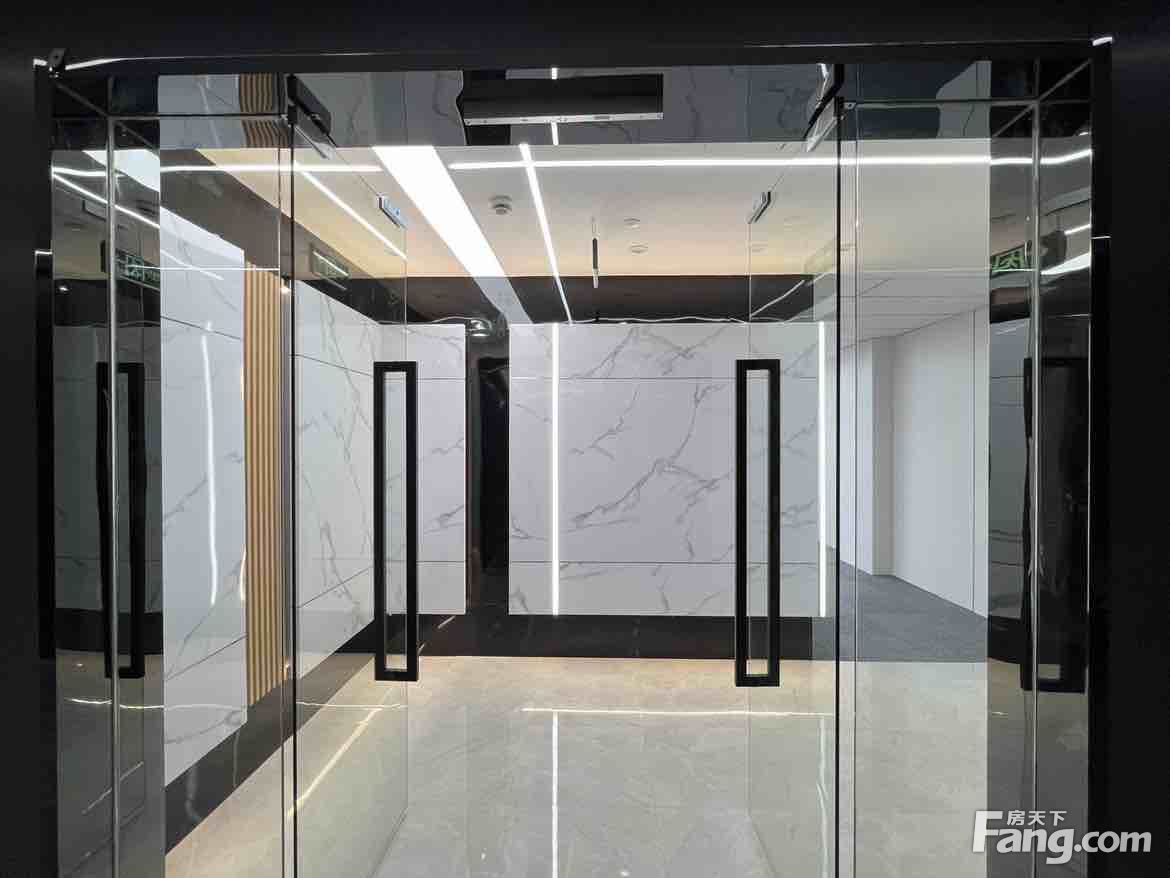 近江地铁口旁 中豪望江国际226方 精装带家具 4+1隔断