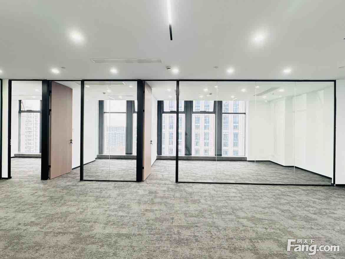 火车东站 东恒大厦217方精装修含税含家具 边套 有地铁