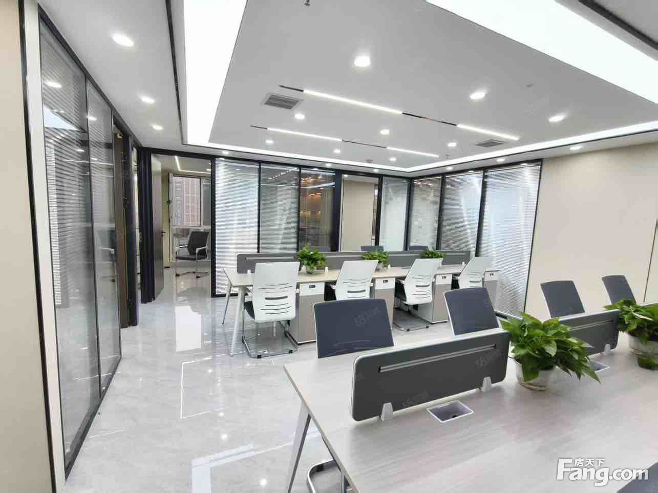 公摊小 地铁口0距离 24H空调甲写 鑫融国际 湖南商会大厦