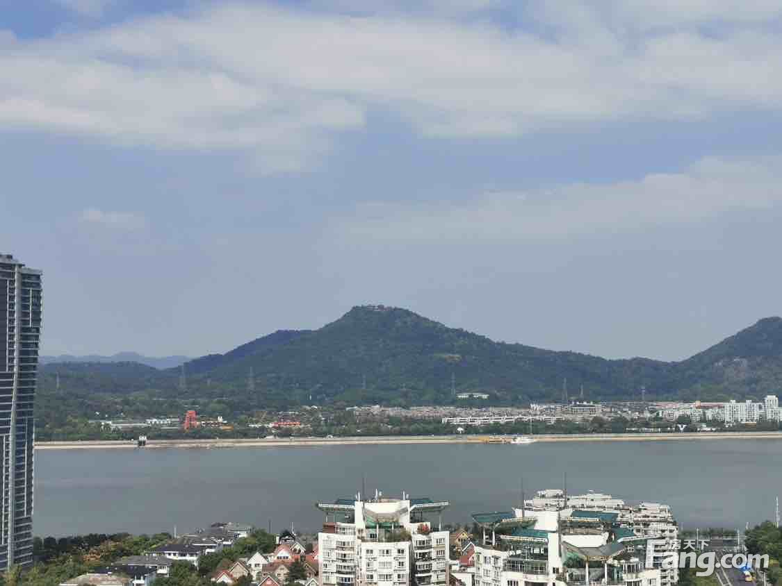 地铁口好招人 海威领界 一线江景 电梯口 大前台 可定制精装