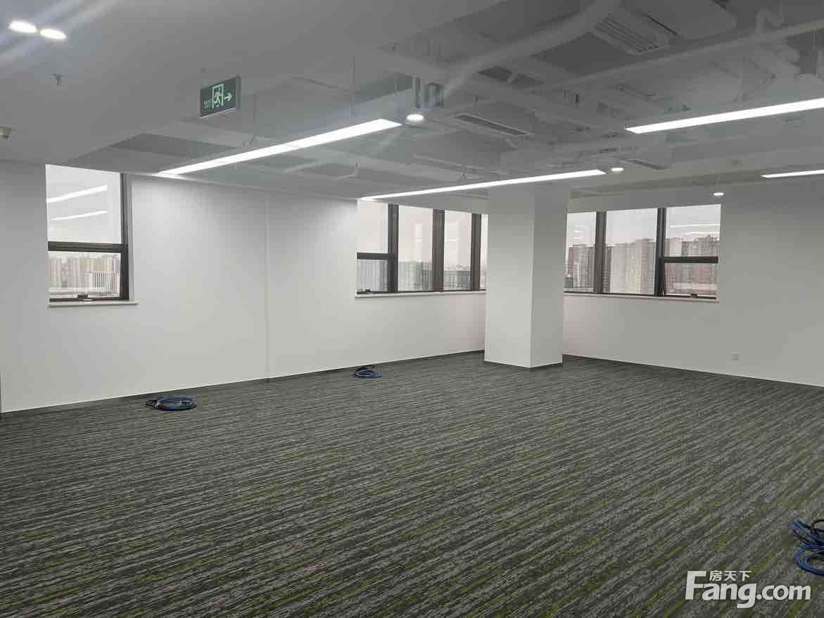 国贸艾维克大厦正对电梯精装修可配家具430人工位东南向