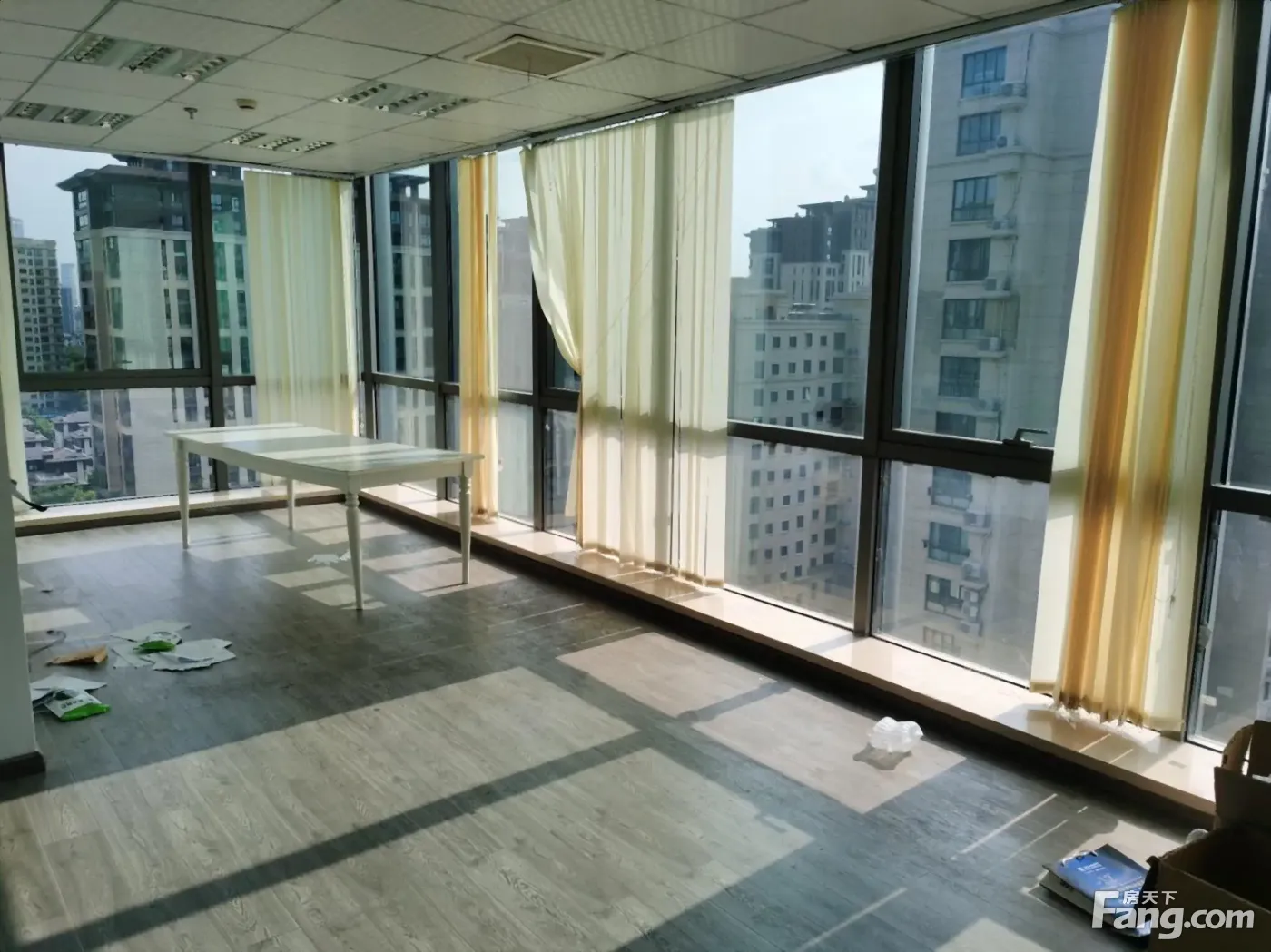 江北日湖旁 倪家堰地铁口 日湖中心186平 精装五隔间