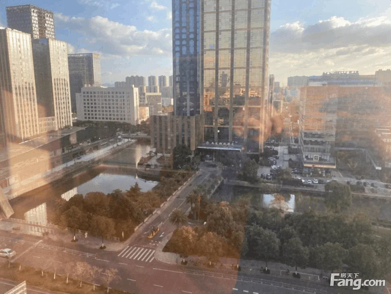 招商部直租南部迪趣大厦1200平整层带阳台高楼层