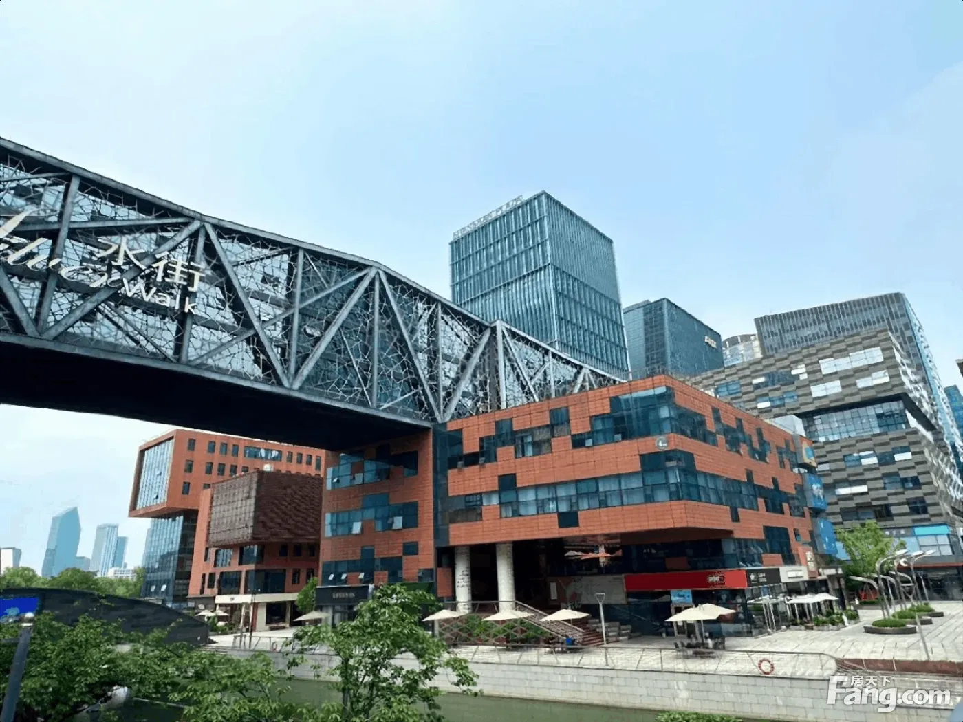 房东特价出租 口108平2个隔间 家具齐全 全新装修