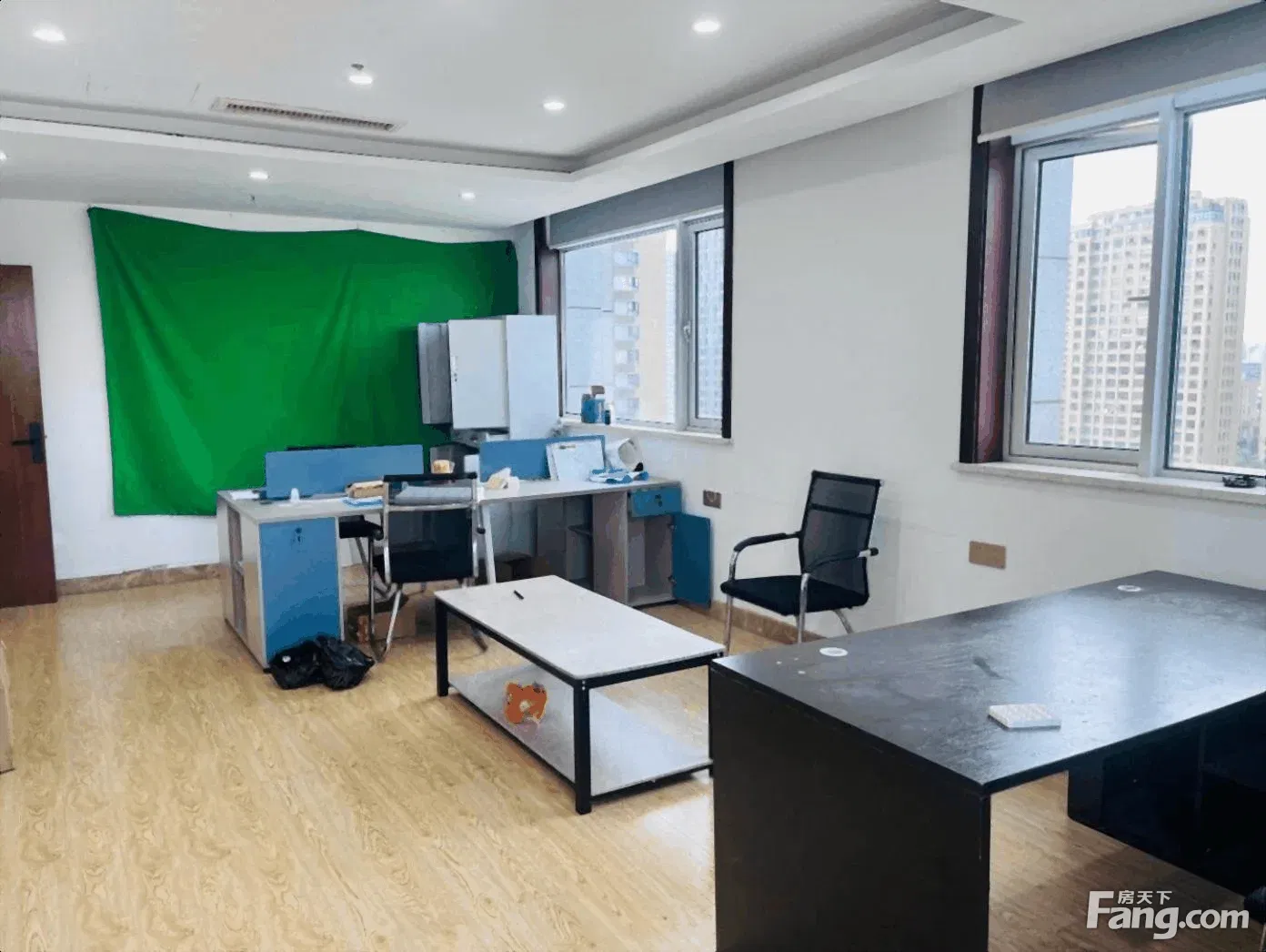 印象城堇山大厦多套小户型出租地砖装修带隔间带形象墙 随时看房