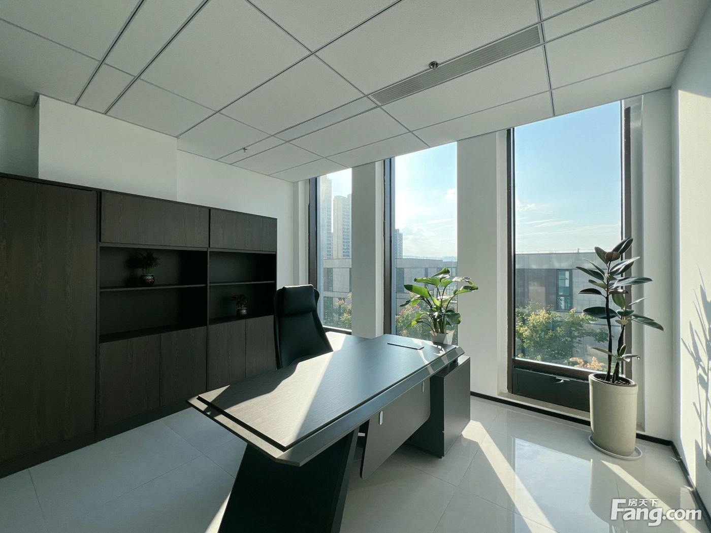 长兴路地铁口云汇中心160平全新豪华装修首次出租拎包办公