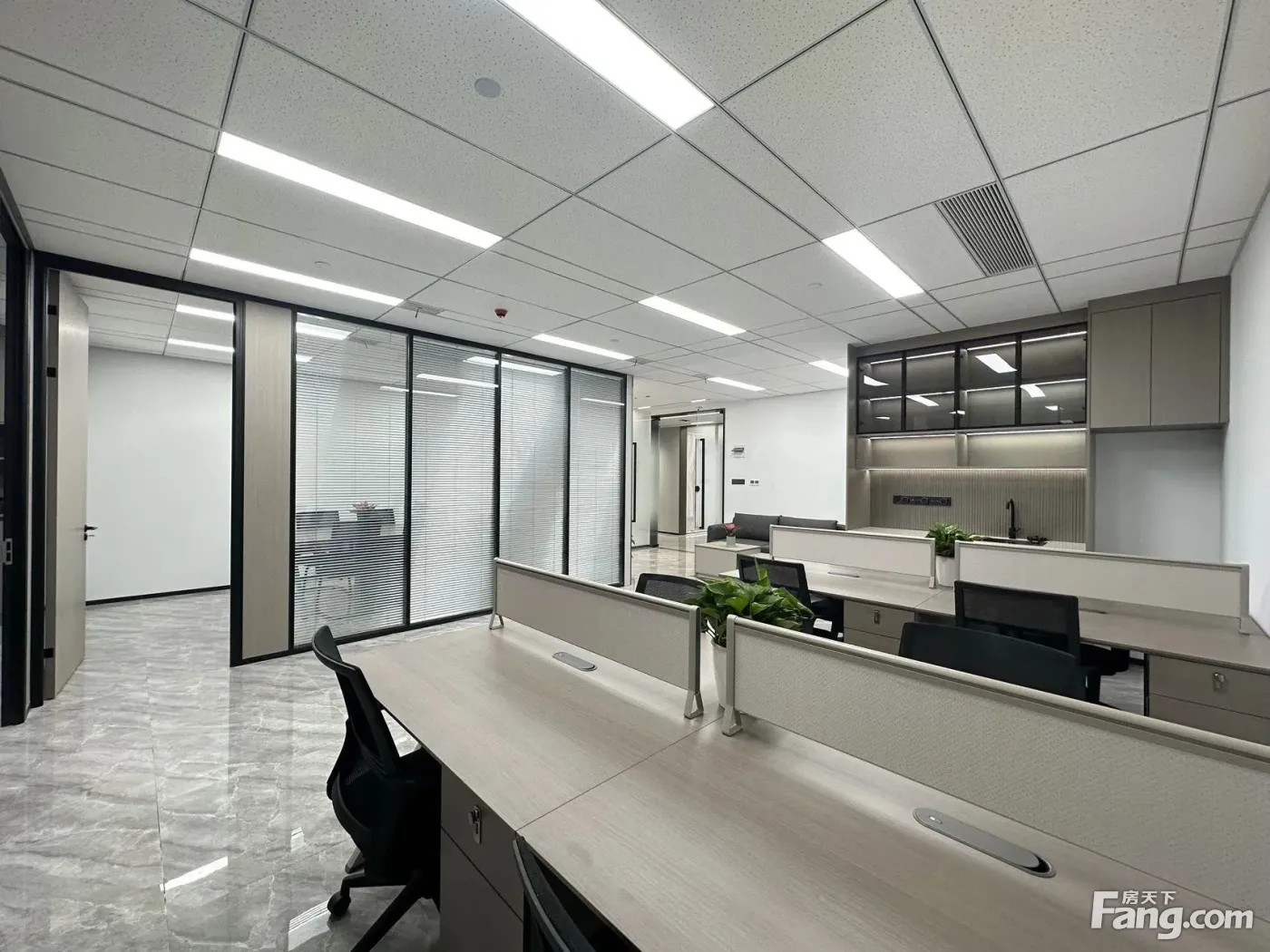 通途路 涌金大厦170平朝南三隔间可带家具全新装修可立即办公