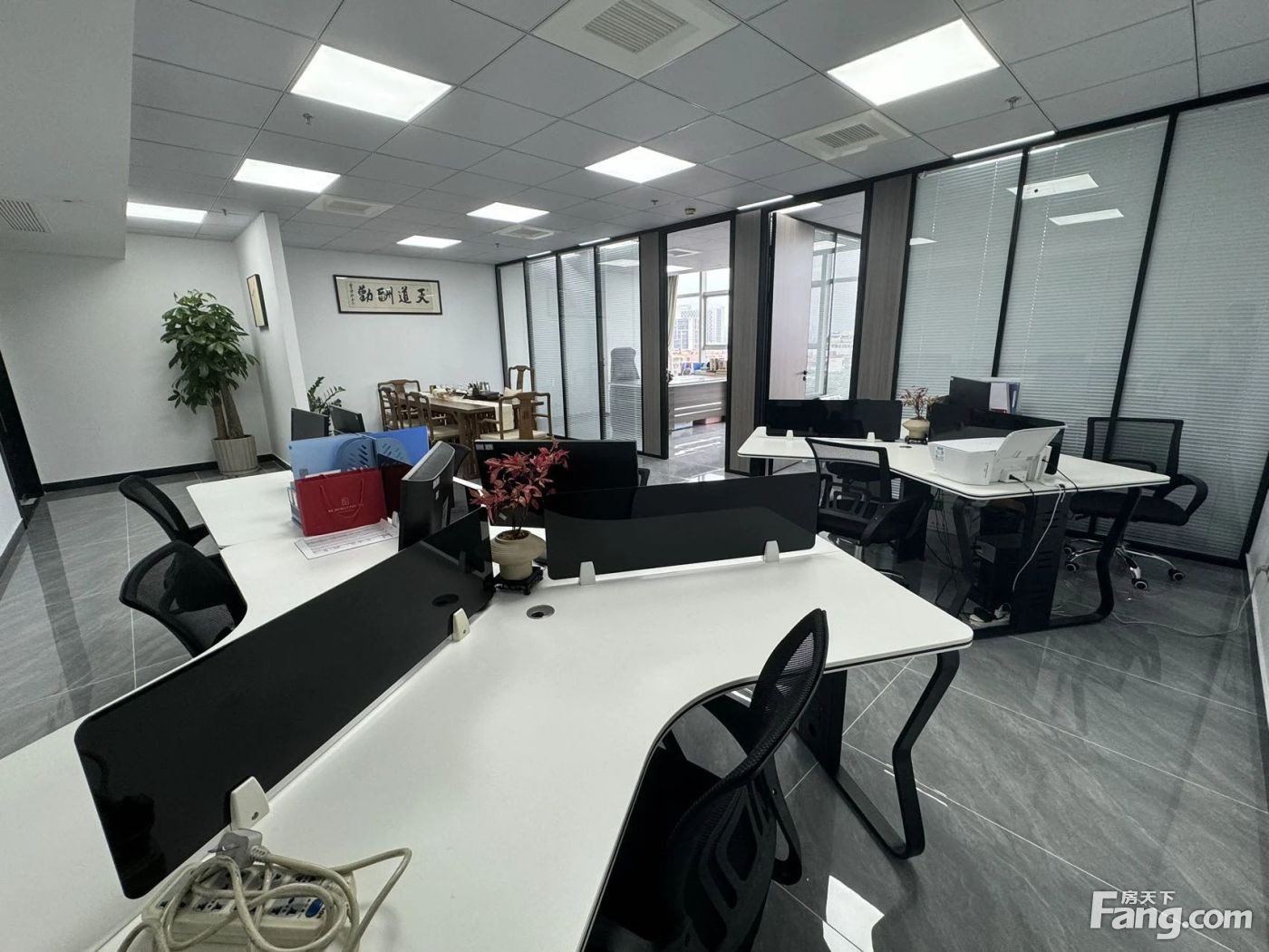 蓝天路 丽园尚都130平两隔间 自带商业上下班方便