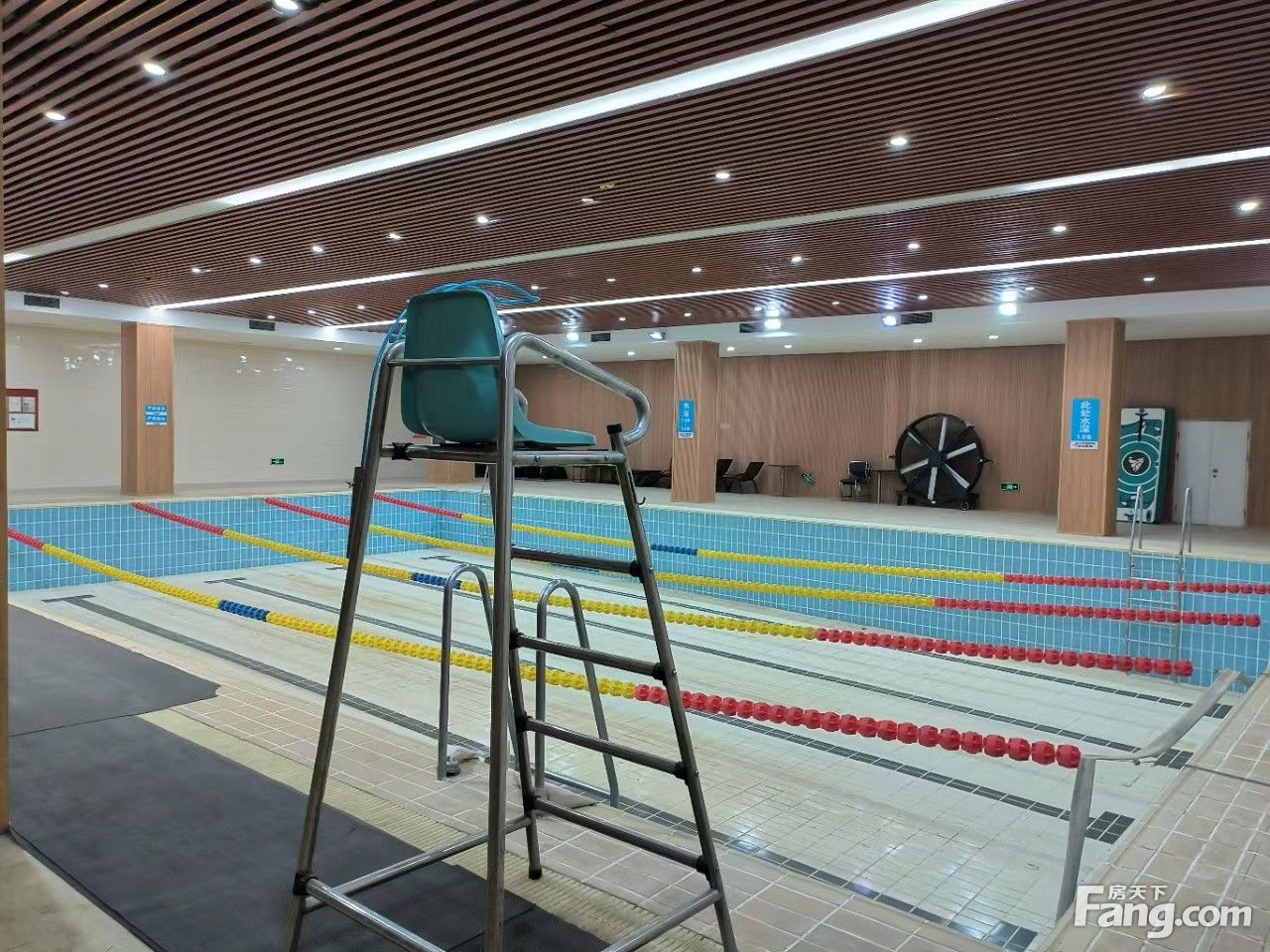 西南四环科丰桥总部基地中心区 健身房(带泳池)精装带全设备