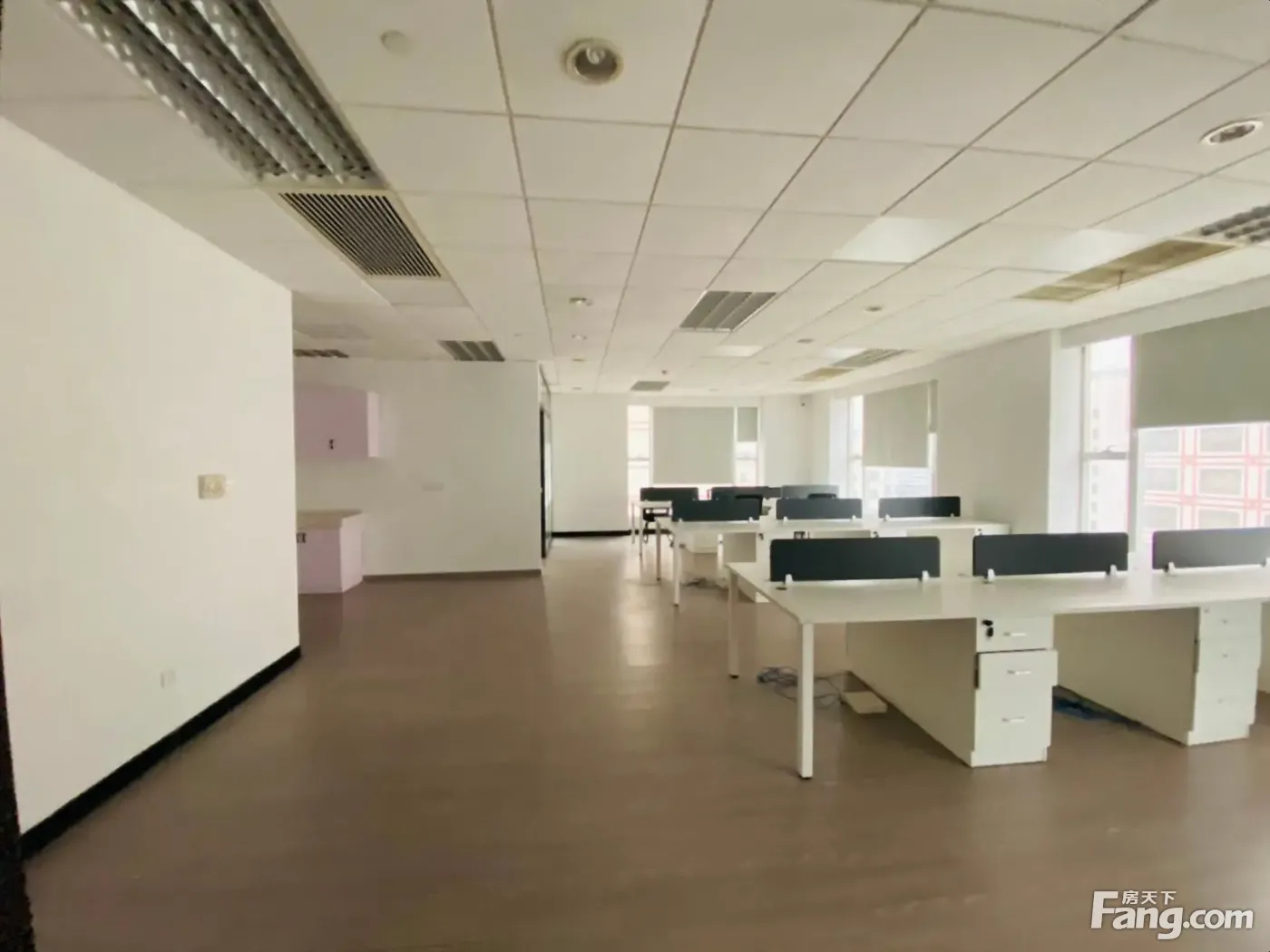 (舟孟北路地铁口 带家具)波特曼大厦 162平 精装 带隔间