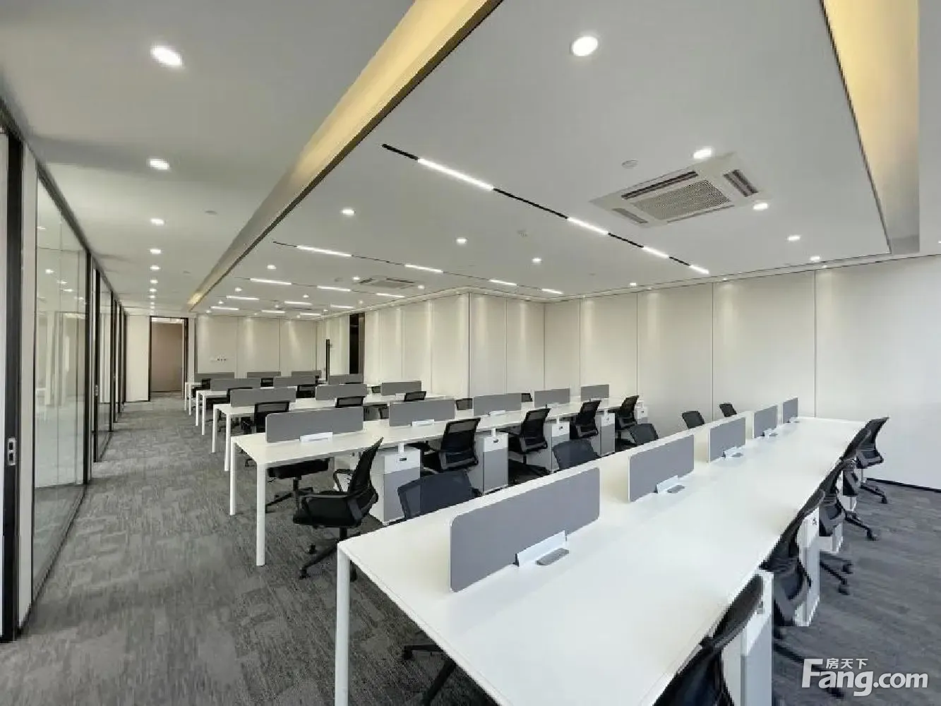 机器人中心全新装修 家具齐全 与无忧传媒同楼 口 采光好