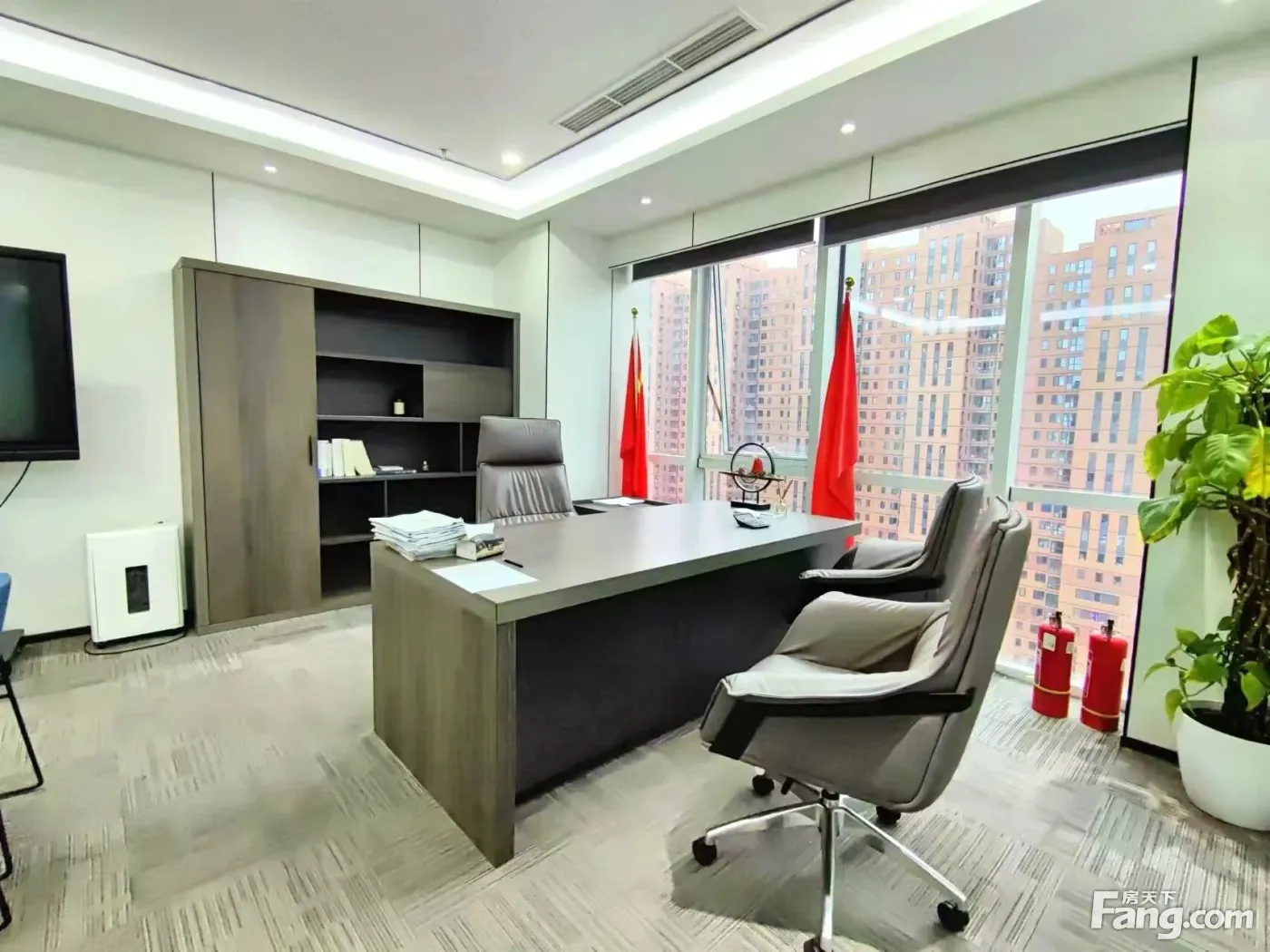 东二环地铁上盖 首东国际468平精装7隔间16工位带家具出租