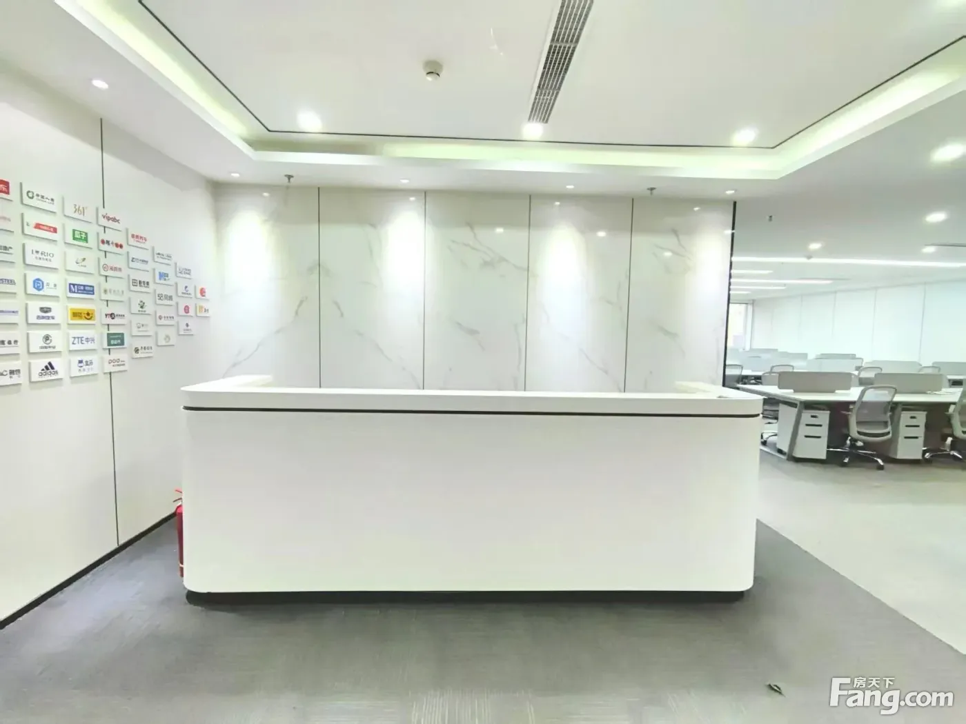 东二环地铁上盖 首东国际310平精装4隔间43工位带家具出租