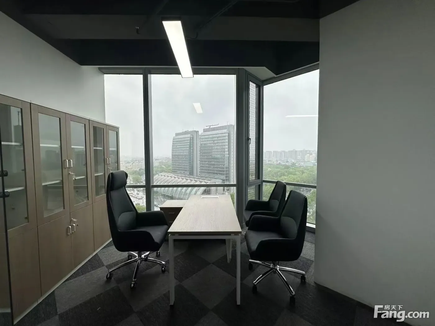 可以押壹付叁的房!水电网 物业费空调冷暖家具 保洁会议室全含