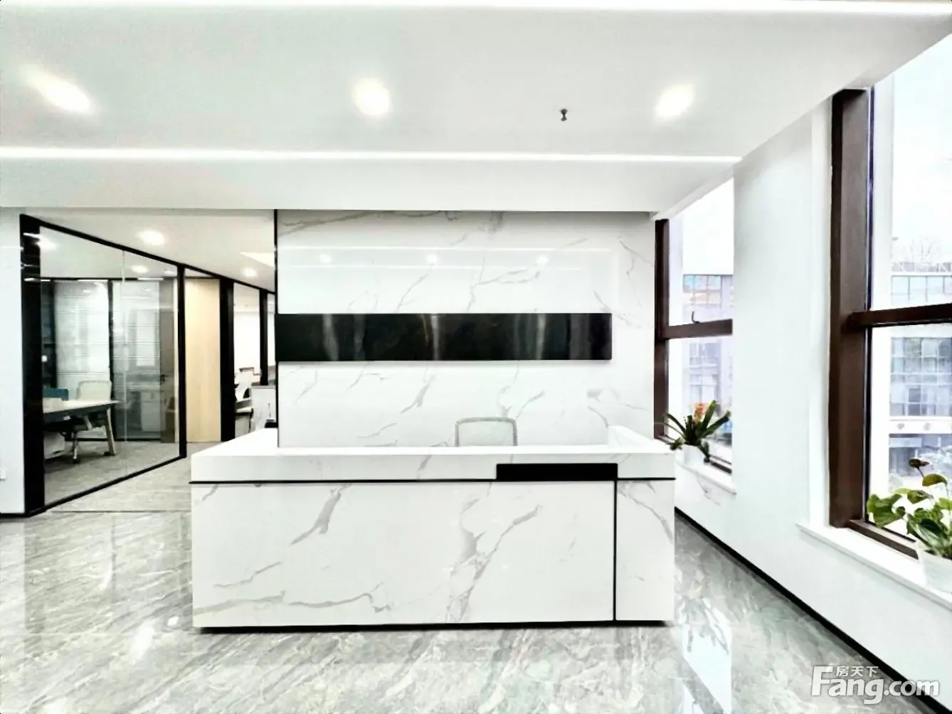 吾悦广场旁边!200平4隔间20工位,环境清幽安静近武侯智谷