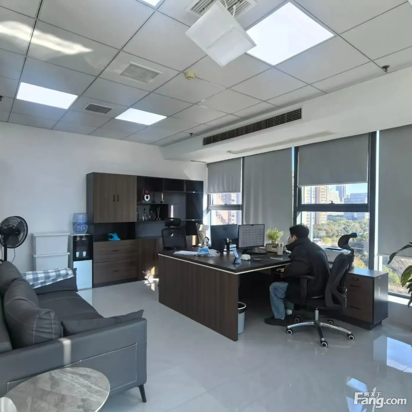 直租不收中介费!地铁口鄞州南部商务区雷孟德大厦355平