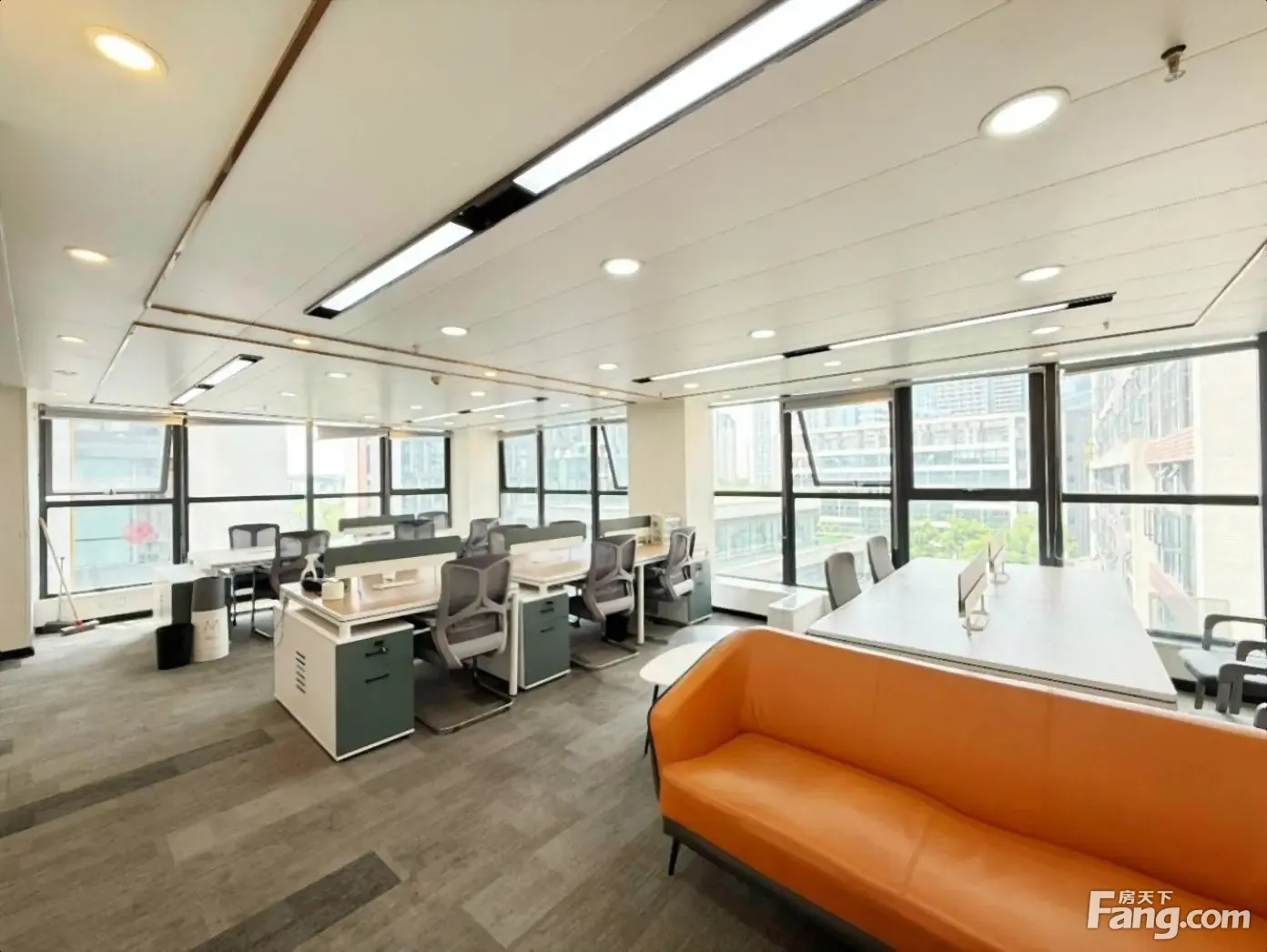 大源仅7k含物业费(3隔间26工位 家具齐全)可公司现房