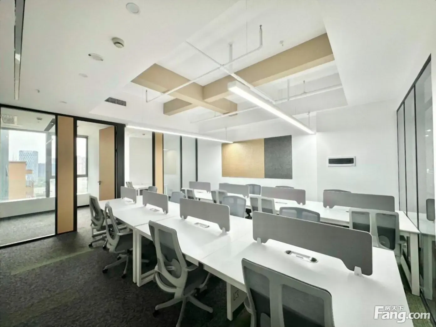 金融城口豪华精装修写字楼 拎包办公 价格含税 高区视野