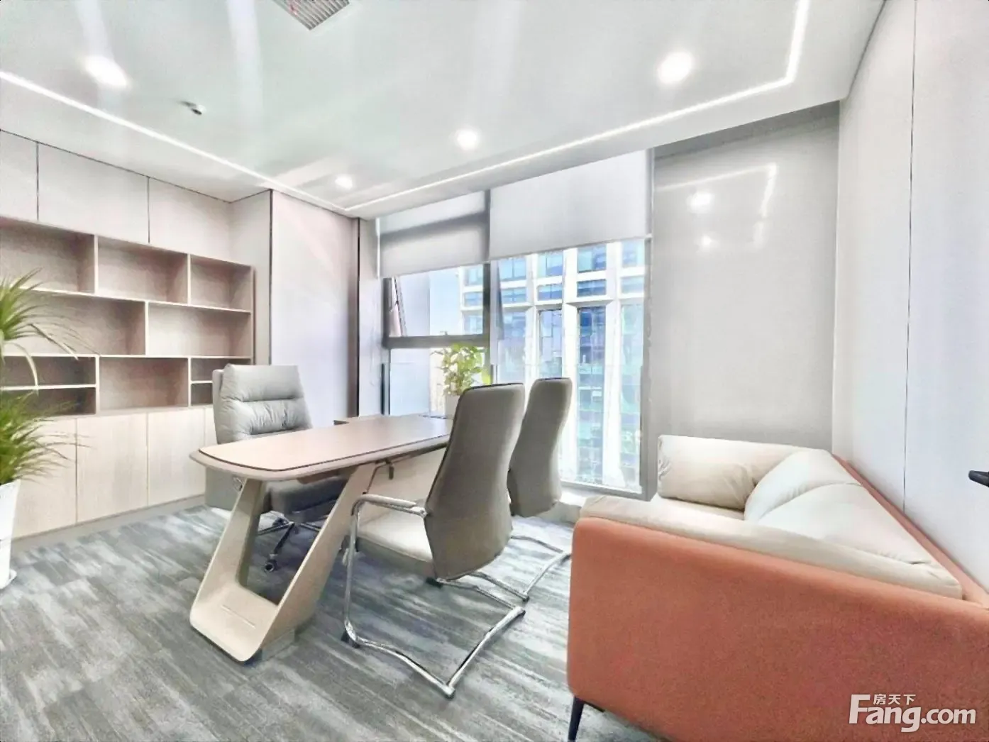 政务旁 金融大厦4隔间16工位 雄川绿地 蜀都旁