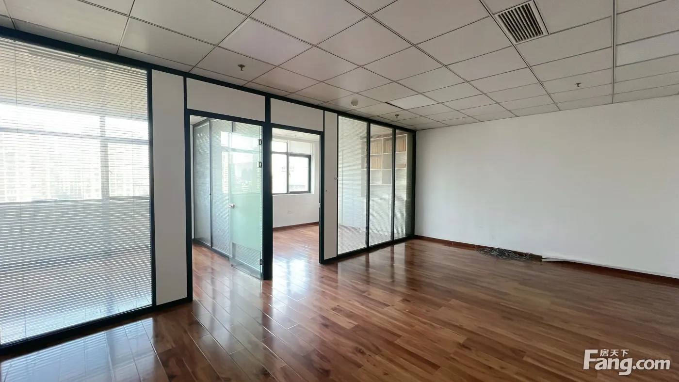 市府旁 新府银座110平两隔间 交通便利 可随时入驻办公