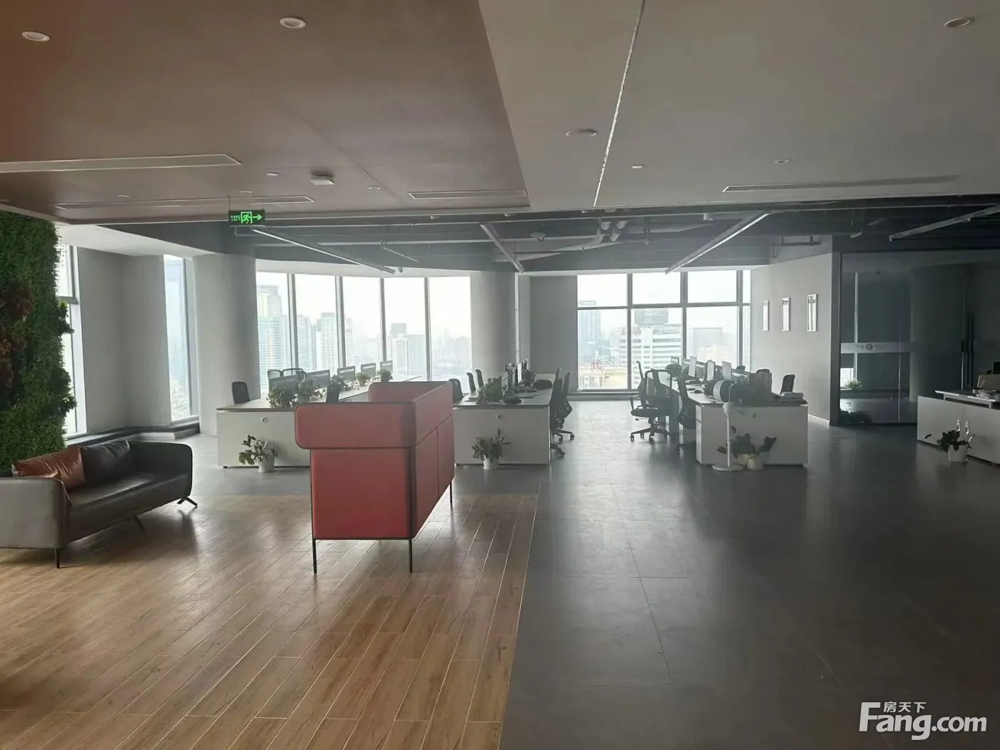 江景绿地中心 整层带家具950平高层即租即用适合多类型企业