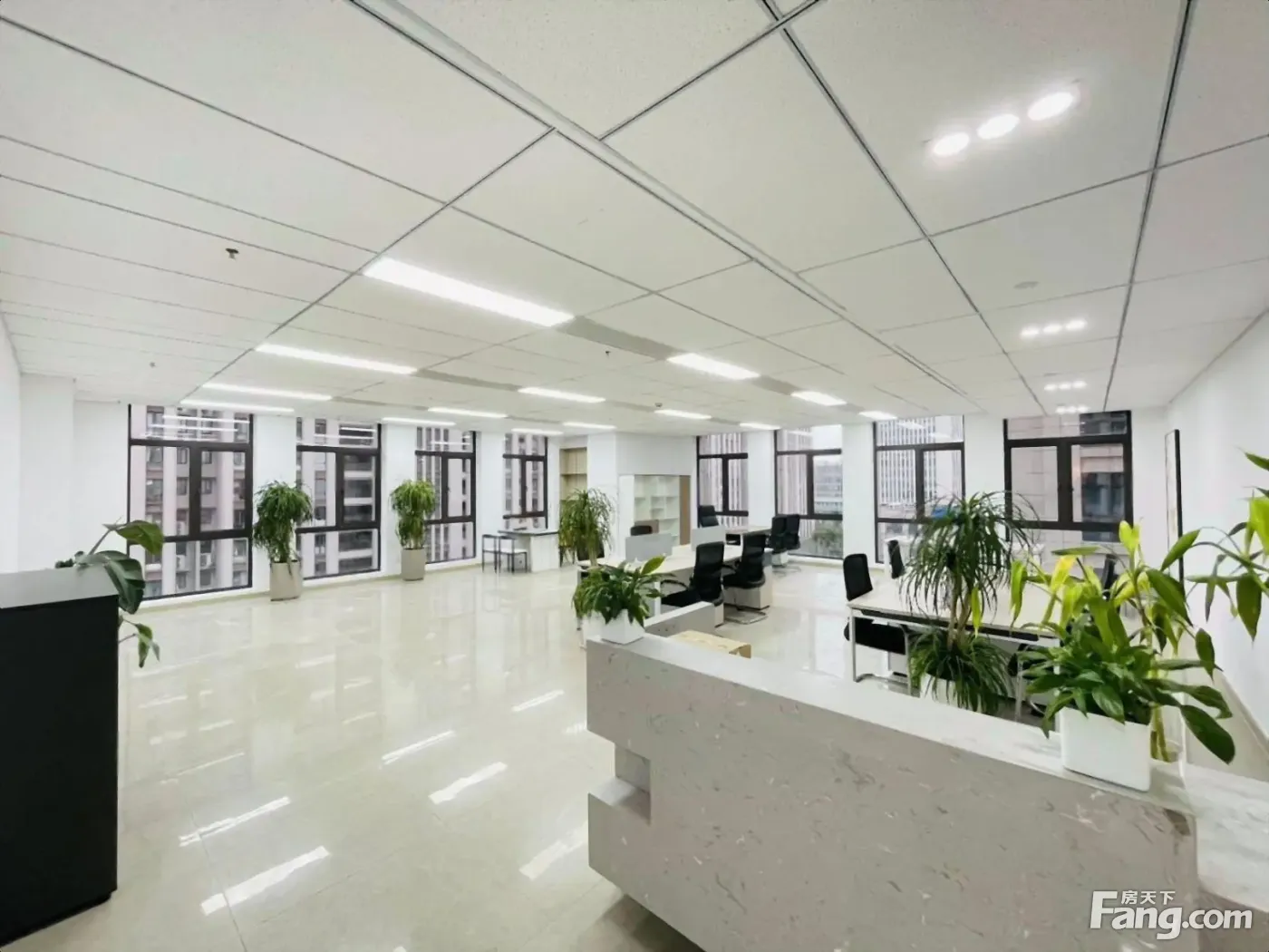 本人房东港隆广场旁宁兴嘉利大厦全新精装出租配套齐全6号线