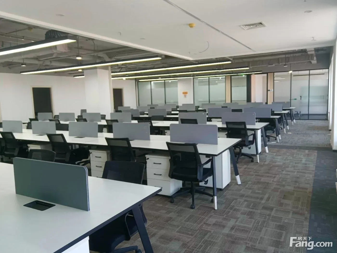 一号线万达!泰禾 瀚海长城!整层精装修带家具!高楼层 免中介