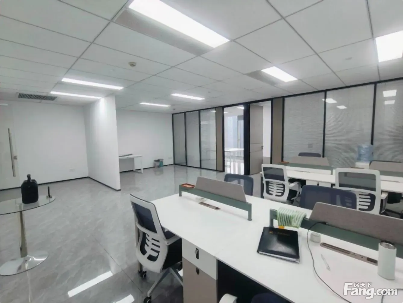 东部新城民安东路地铁口,宁兴国贸 170平 两隔间带全新家具