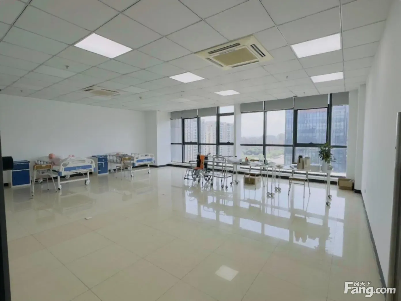 镇海新城 腾日大厦 266平 双面采光 镇海大道地铁口旁