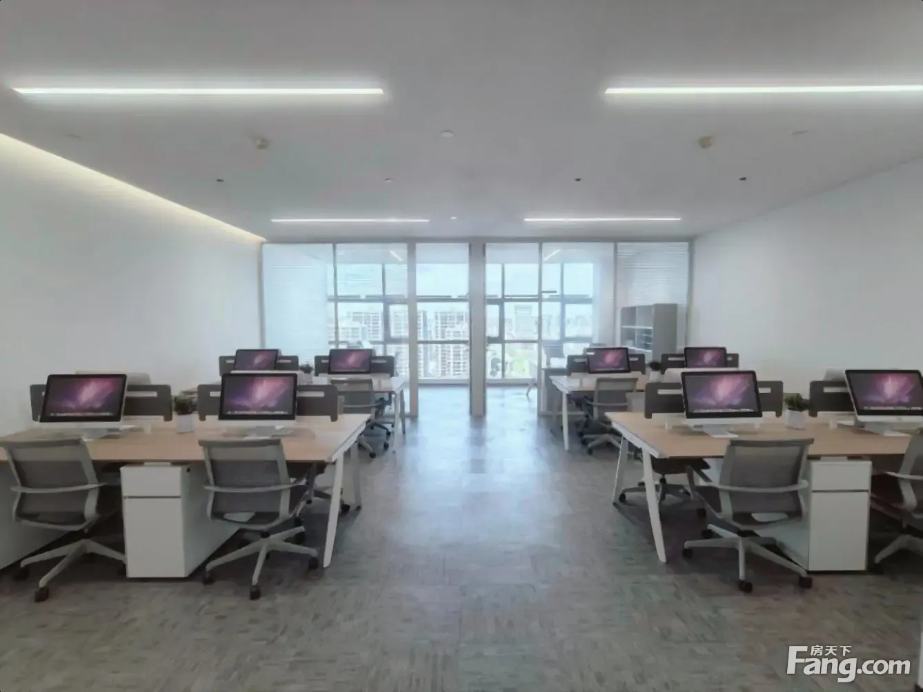 (樱花公园地铁口)福康大厦140平 电梯口,家具可配 好停车