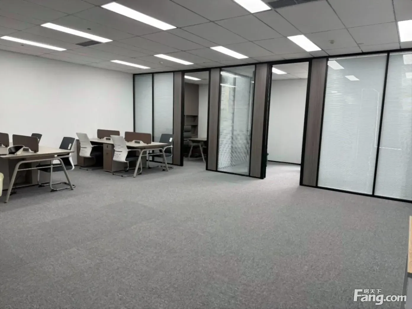 明楼地铁口(和丰创意广场)精装修特价出租 全套家具