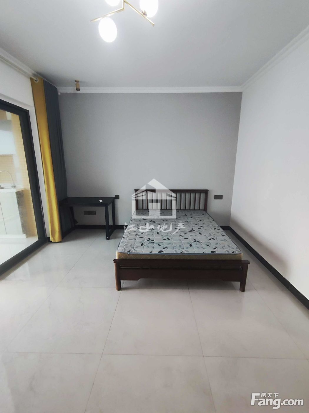 常青藤南北通透一居室 电梯高层1400/月龙湖天街对面