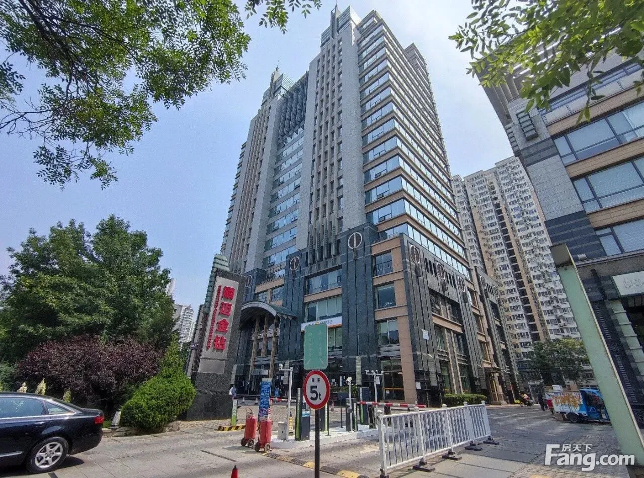 CBD双井地铁乐成中心富力中心富力双子座290平精装修带家具