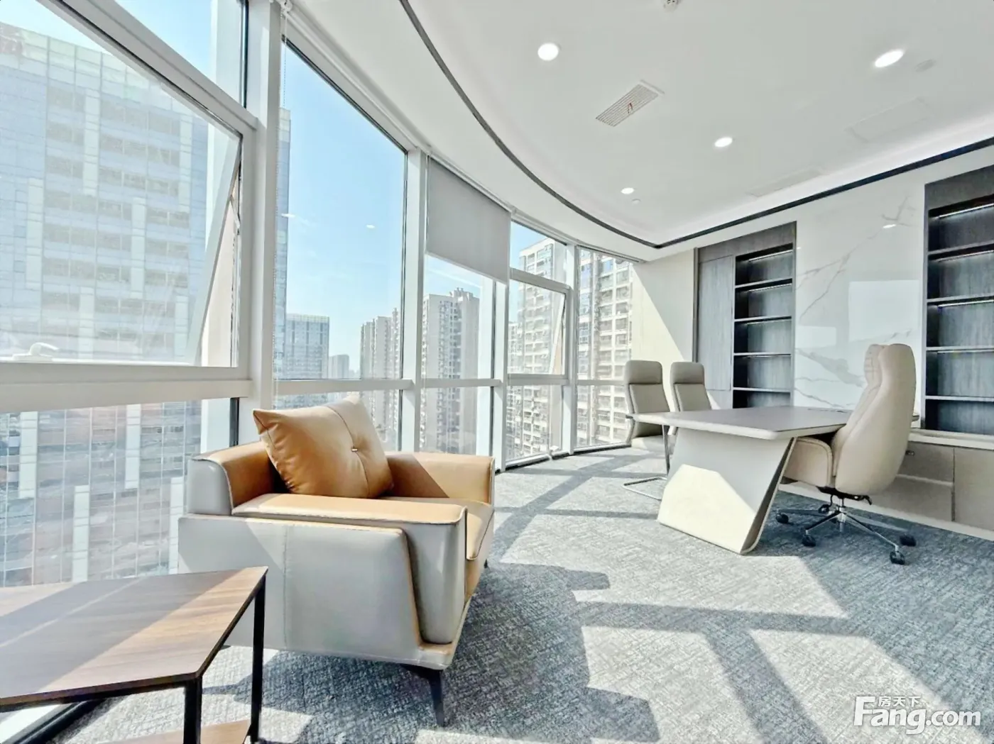 弧形采光大老板室!孵化园品质甲写负一楼配套路演厅!