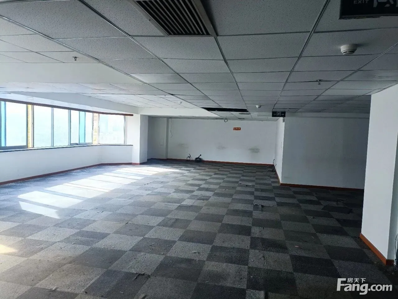 北京西城月坛甲级写字楼 320平中层办公空间 4元/平/天