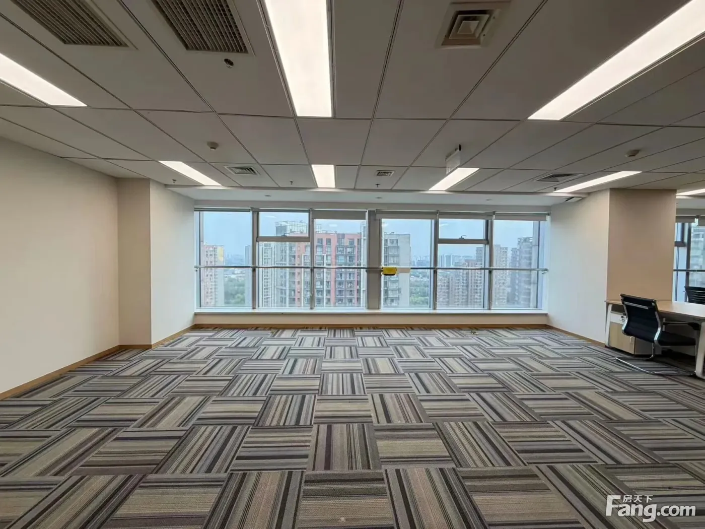 望京方恒国际新出房源 200平 精装修 4间 落地窗