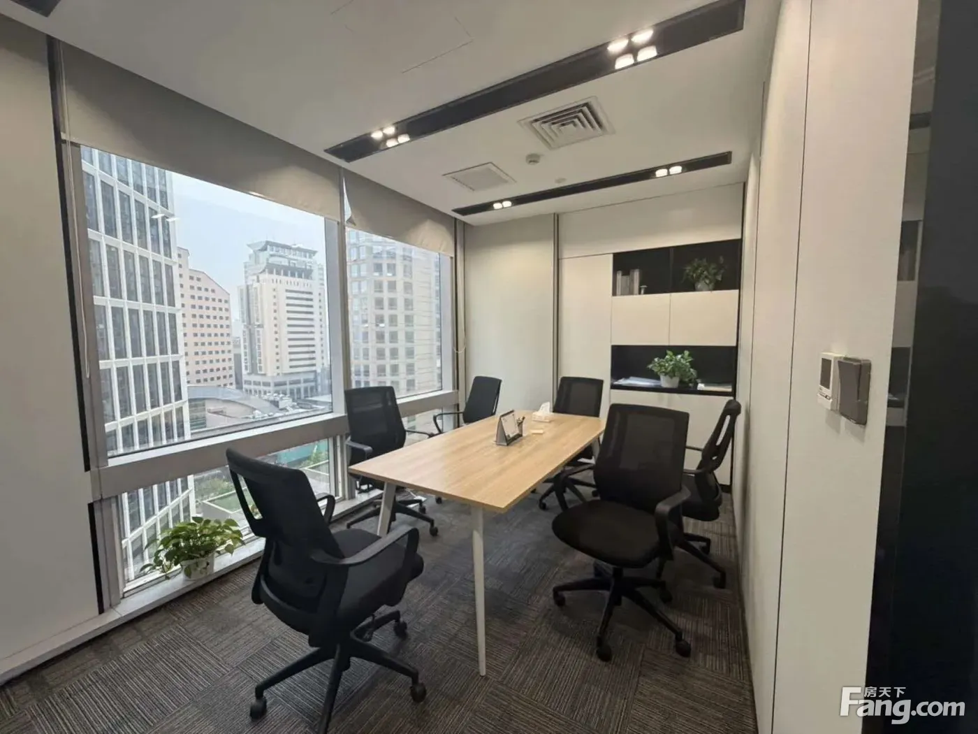 惠普大厦|95㎡精装带家具|2隔间+12工位|国贸地铁口