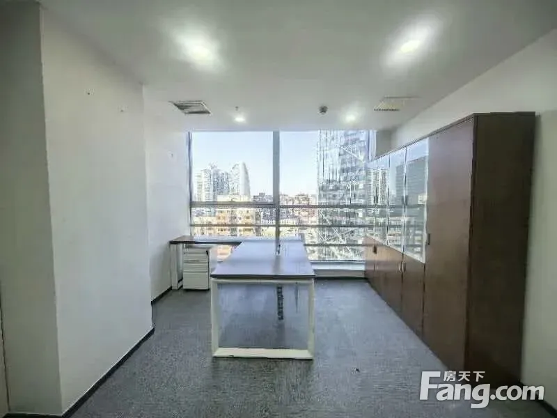 东方梅地亚60㎡精装写字楼|1隔间+6工位 带家具拎包入驻