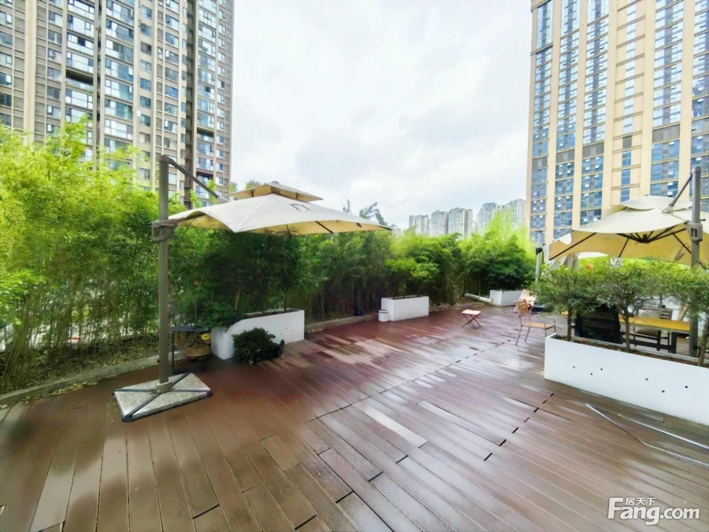 自带私人露台丨2个隔间8个工位 家具可配 拎包入住