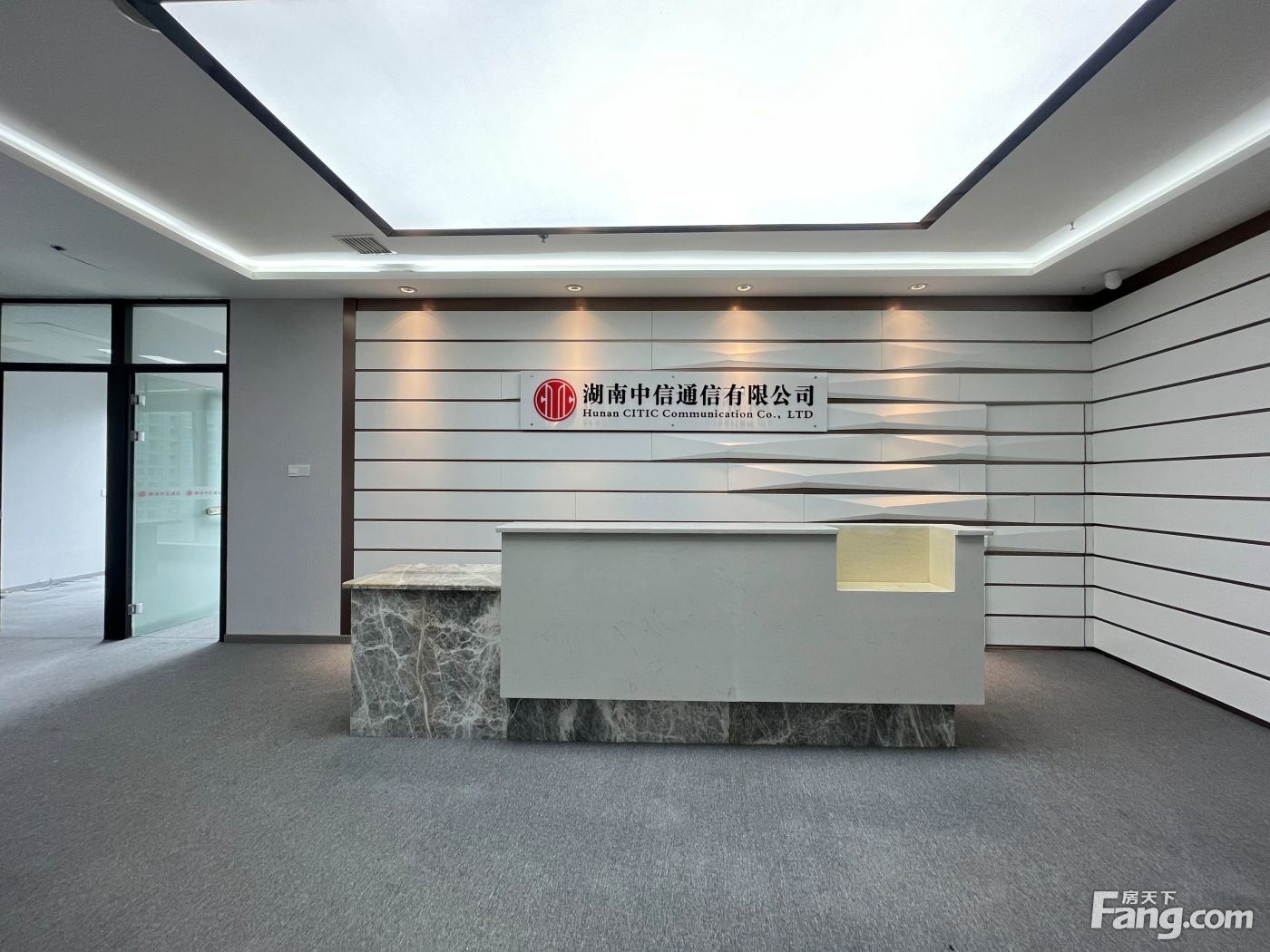 北辰中信!425平!电梯口!特价16000!物业另算!