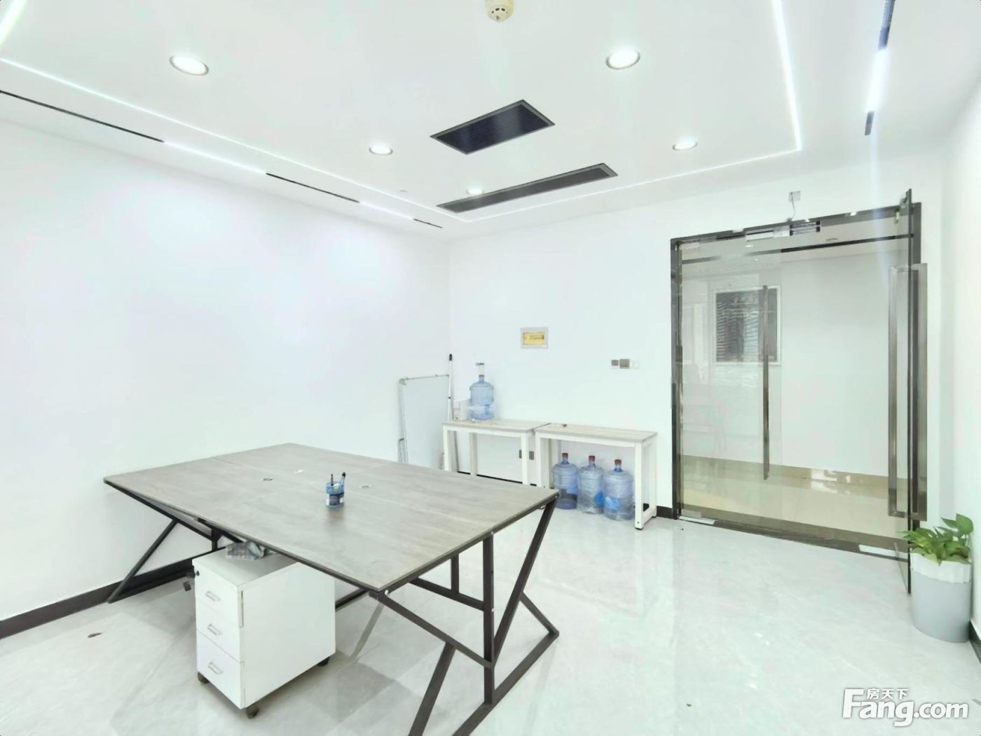 非中介(本人房东)城南商务大厦,朝南,小户型,豪装,带家具