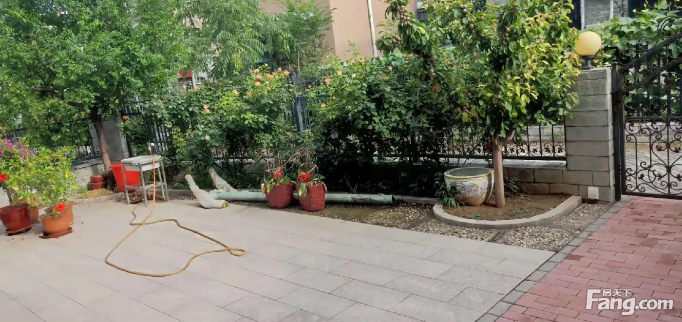 高端的小区 给您带来生活的宁静 精装修 家具家电齐全
