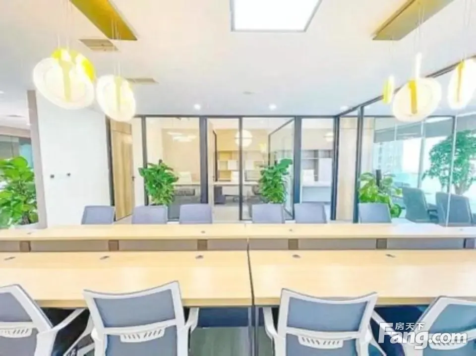 免佣选址!铁建广场·初创5000全包带露台3隔间!理工大學旁