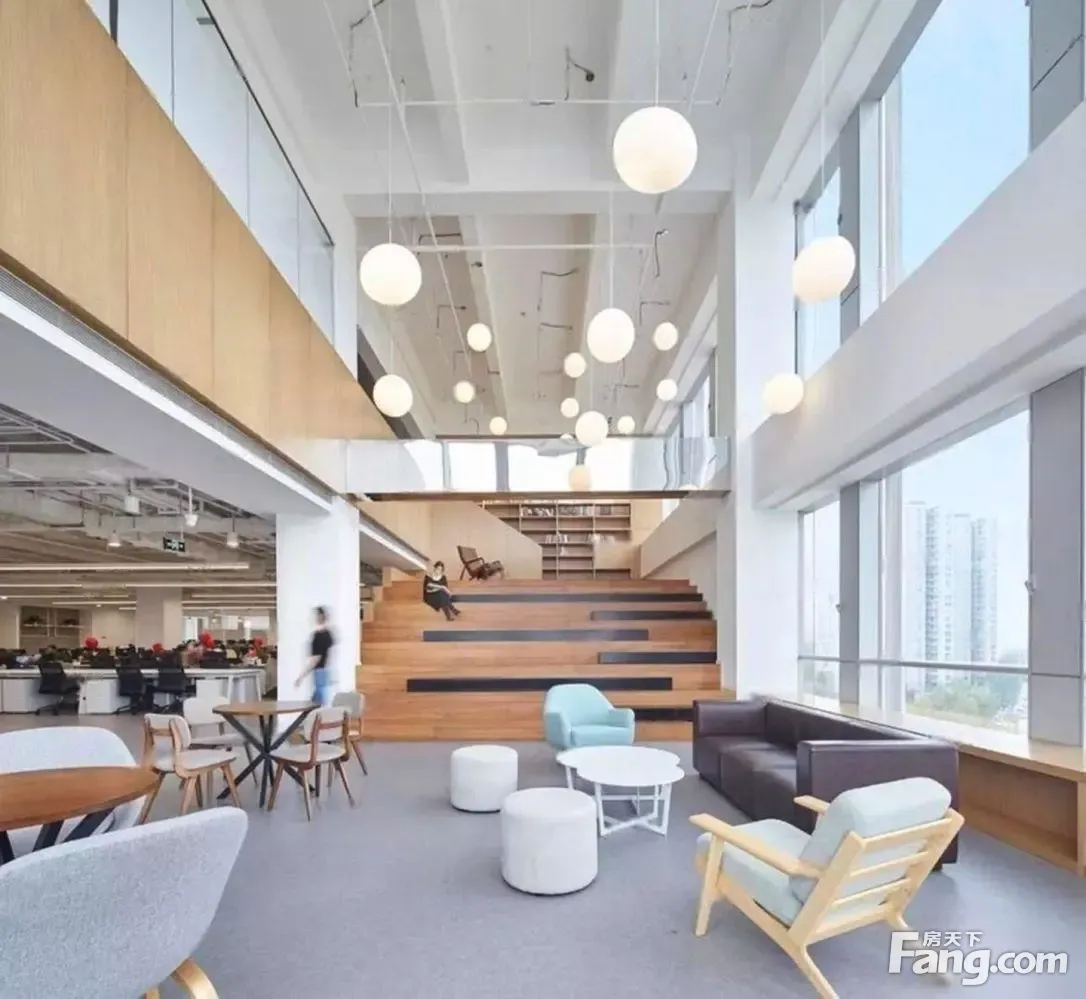 三街高性价比loft 租一享二!物业7元无加班费层高高不压抑