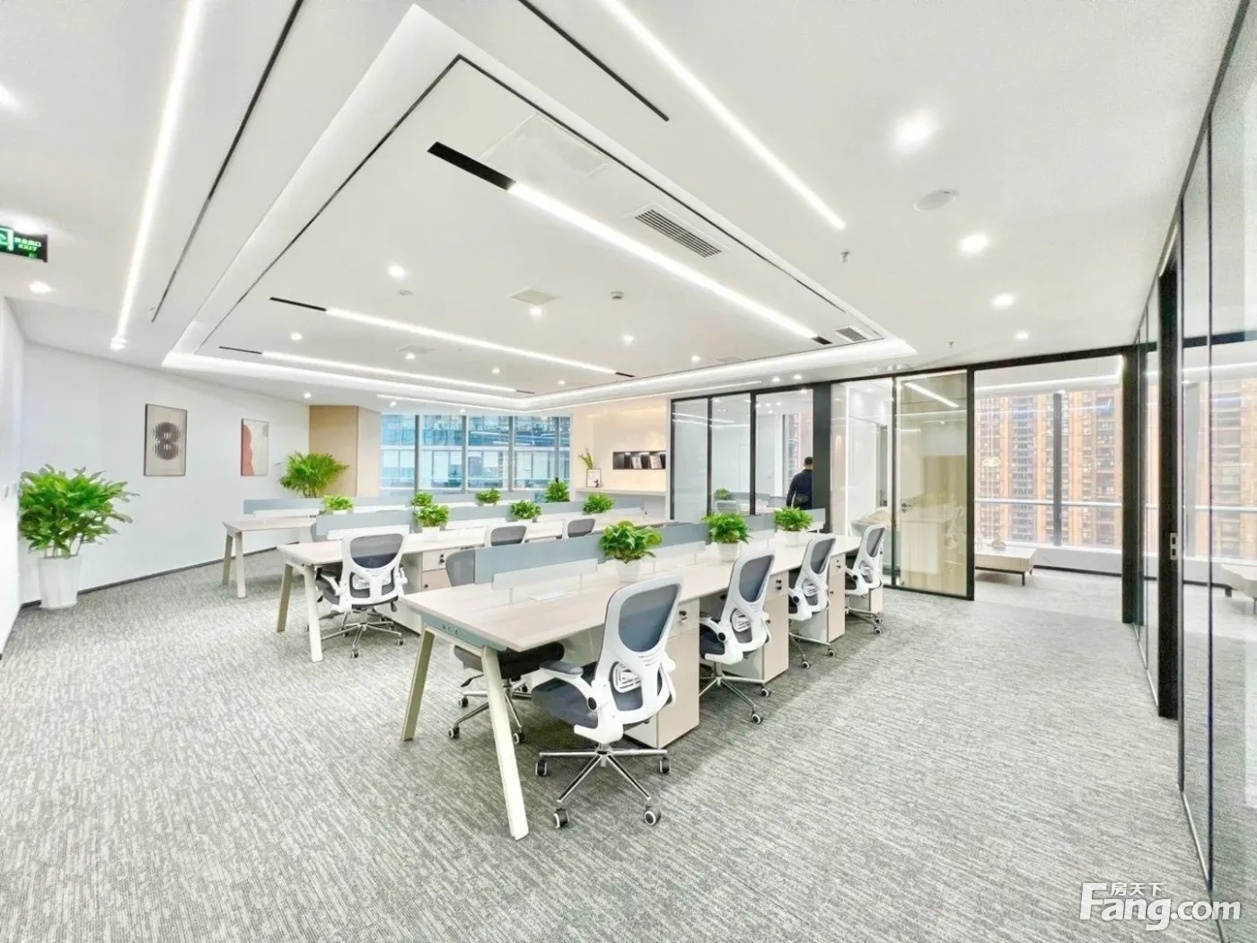 真实价格29!正对电梯口丨轻奢风5隔间26工位!共享配套完善